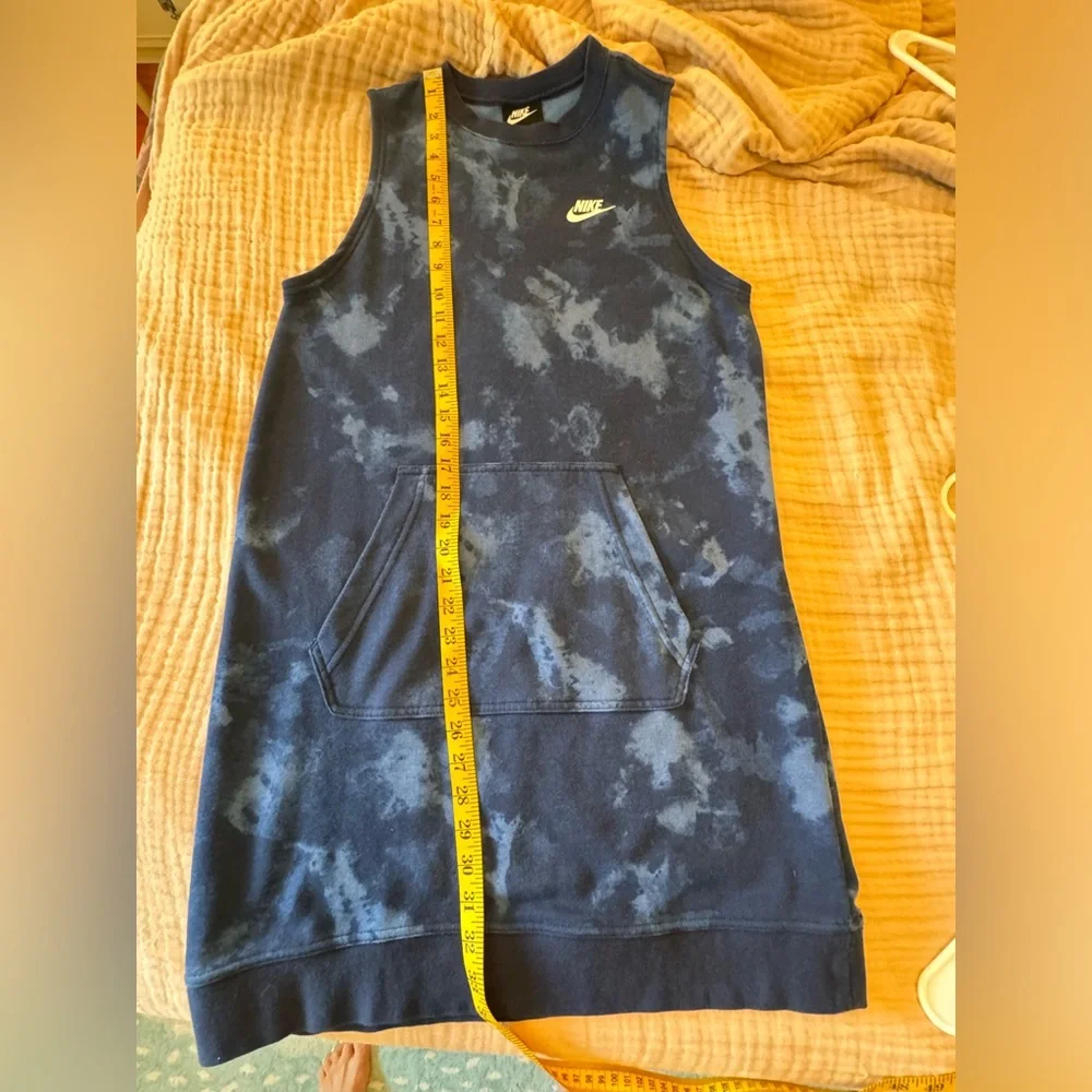 Nike women’s athletic dress. In perfect condition, size Medium. - Picture 9 of 11